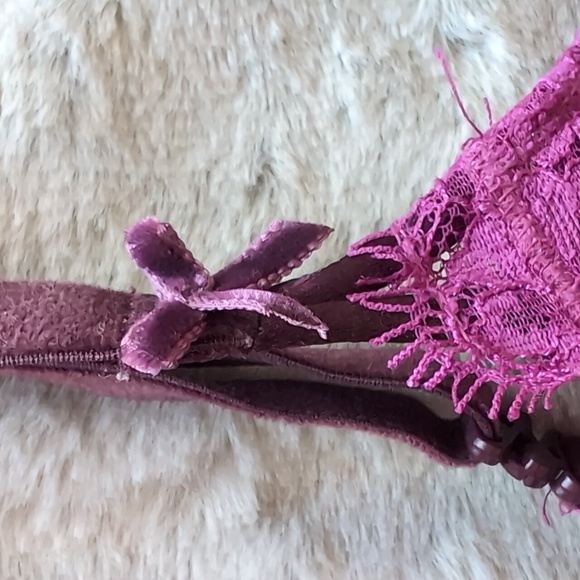 NWOT VICTORIA'S SECRET BRA 32D - Picture 3 of 13